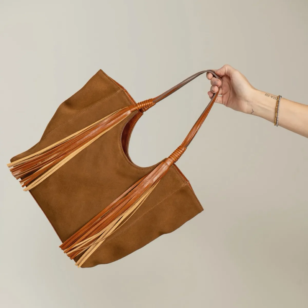 tote_tassel_camurca_caramelo_615_4_5eb27fa4b0c56c2bdced1d1569e08e78